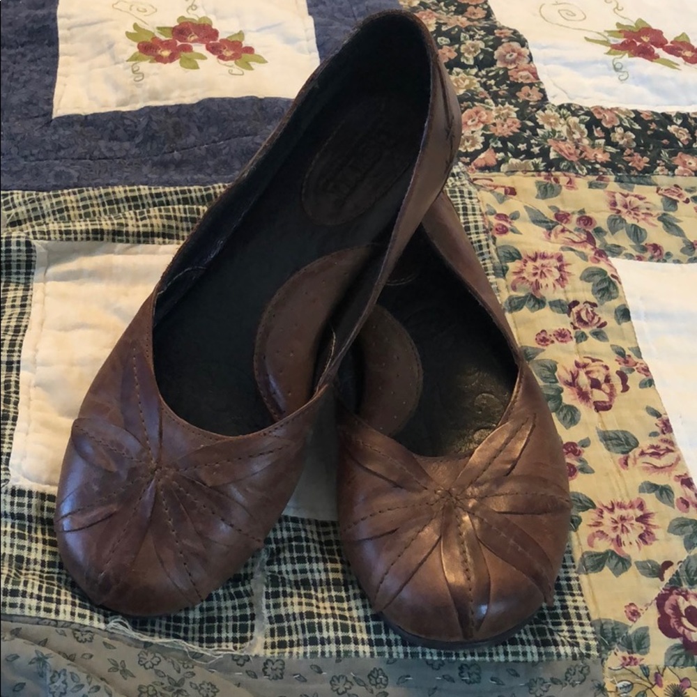 Born Women’s flats size 9